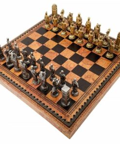 Jeu d'Échecs Romains vs Barbares - Échiquier - Backgammon et Jeu de dames en similicuir avec rangement & Pièces en métal