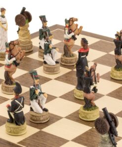 Jeu d'échecs Napoléon Vs Russie en Résine & Échiquier en Bois d'Erable et Noyer