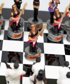 Jeu d'Échecs Jazz vs Rock - Échiquier en bois laqué noir & Pièces en résine