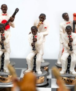 Jeu d'Échecs Jazz vs Rock - Échiquier en bois laqué noir & Pièces en résine